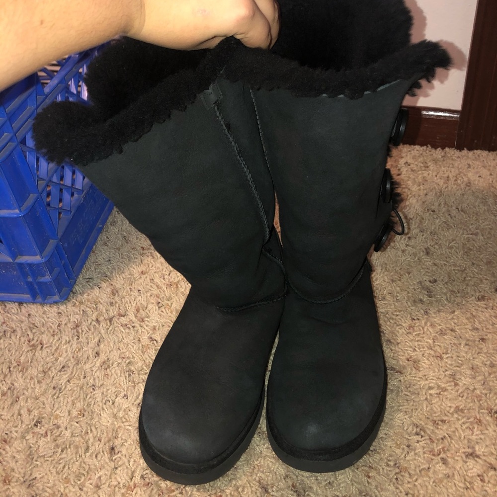 Black button uggs!!!